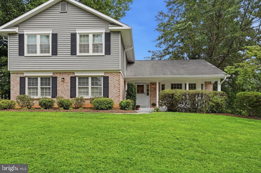 10027 Glenoak Court, Vienna, VA 22181 Main Photo