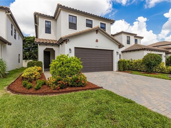 8785 Madrid CIR , NAPLES, FL 34104