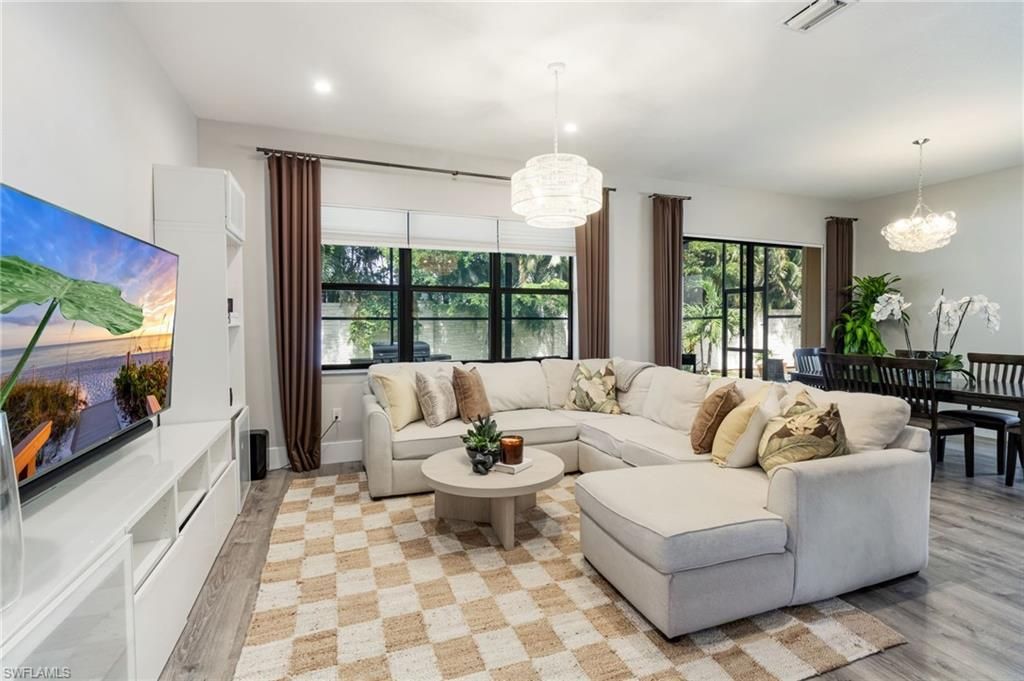 8785 Madrid Cir, Naples, FL 34104 Photo