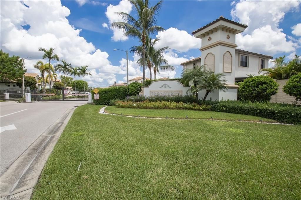 8785 Madrid Cir, Naples, FL 34104 Photo