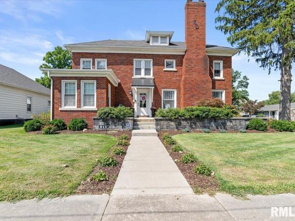 811 4TH Street, Pawnee, IL 62558
