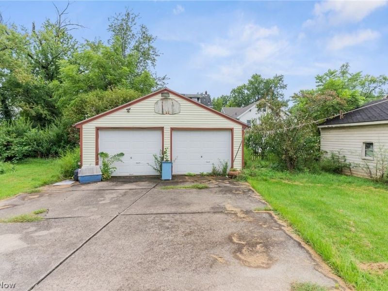 351 E Avondale Avenue, Youngstown, OH 44507 Photo 3