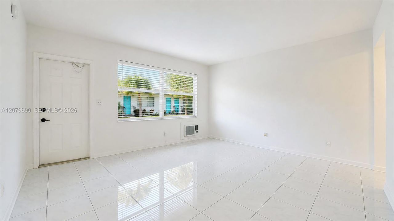2499 SW 27th St, Unit 3, Miami, FL 33133 Photo