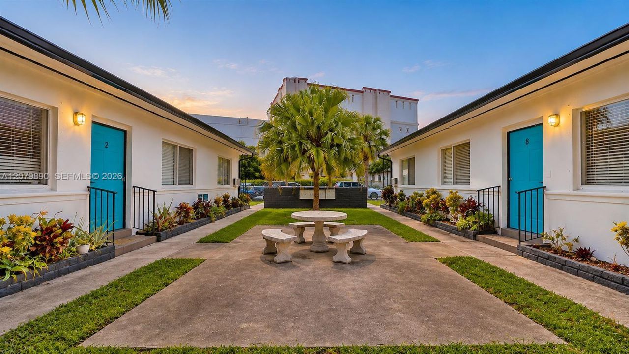 2499 SW 27th St, Unit 3, Miami, FL 33133 Photo