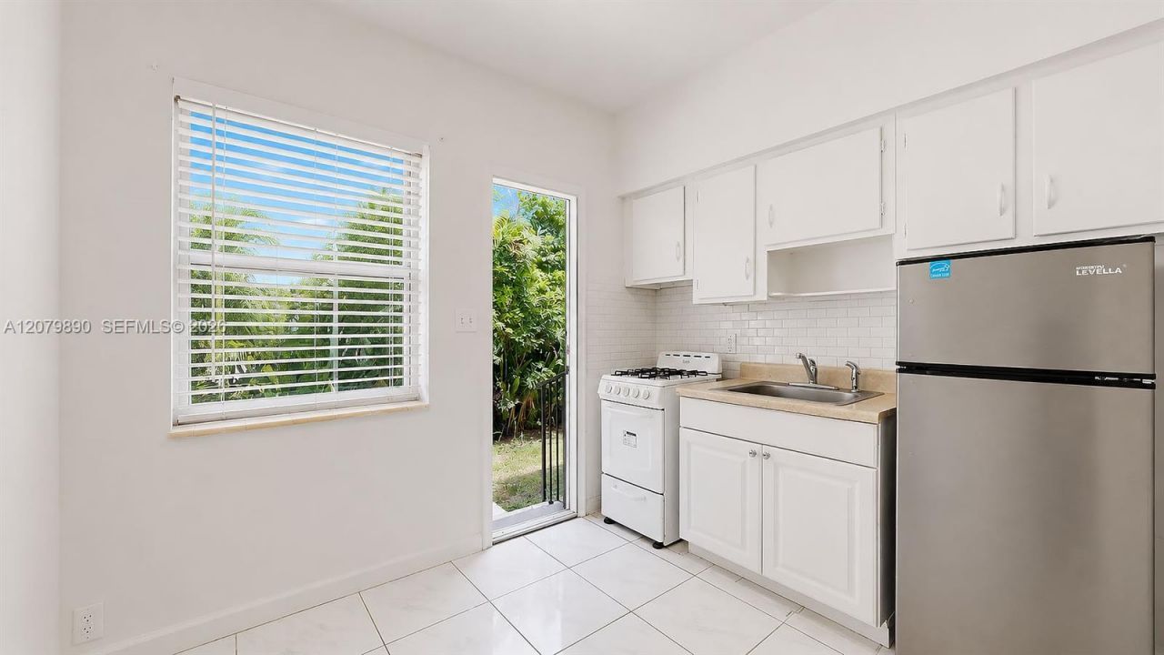 2499 SW 27th St, Unit 3, Miami, FL 33133 Photo