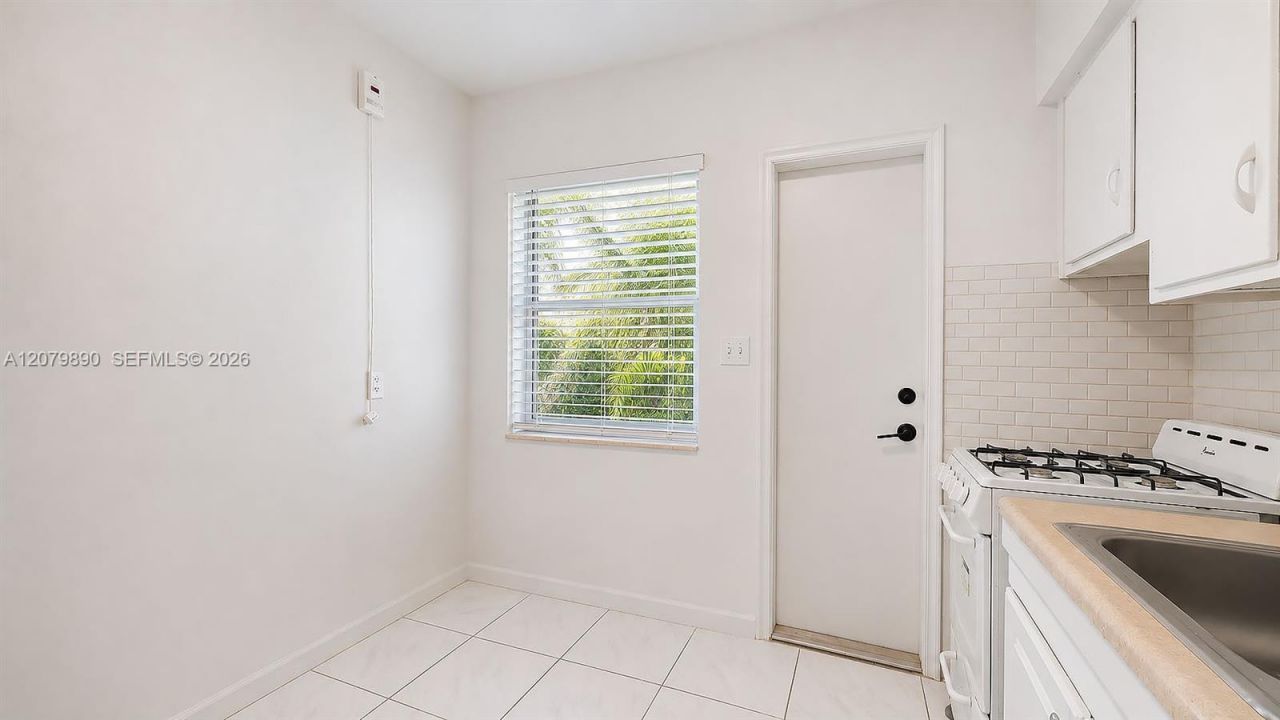 2499 SW 27th St, Unit 3, Miami, FL 33133 Photo