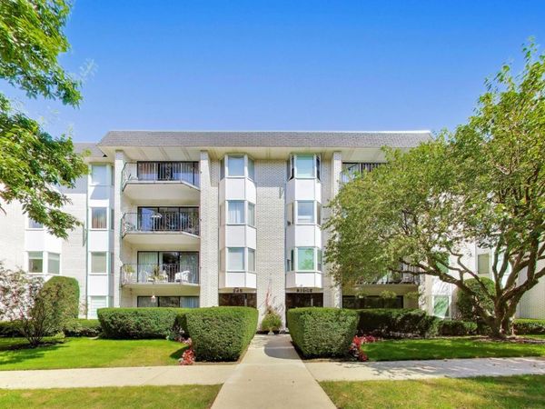 235 Ridge Road , Unit 1F, Wilmette, IL 60091