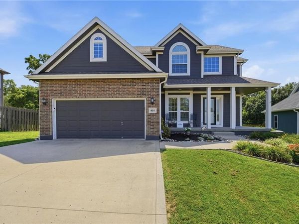 805 Cherry Lane, Smithville, MO 64089