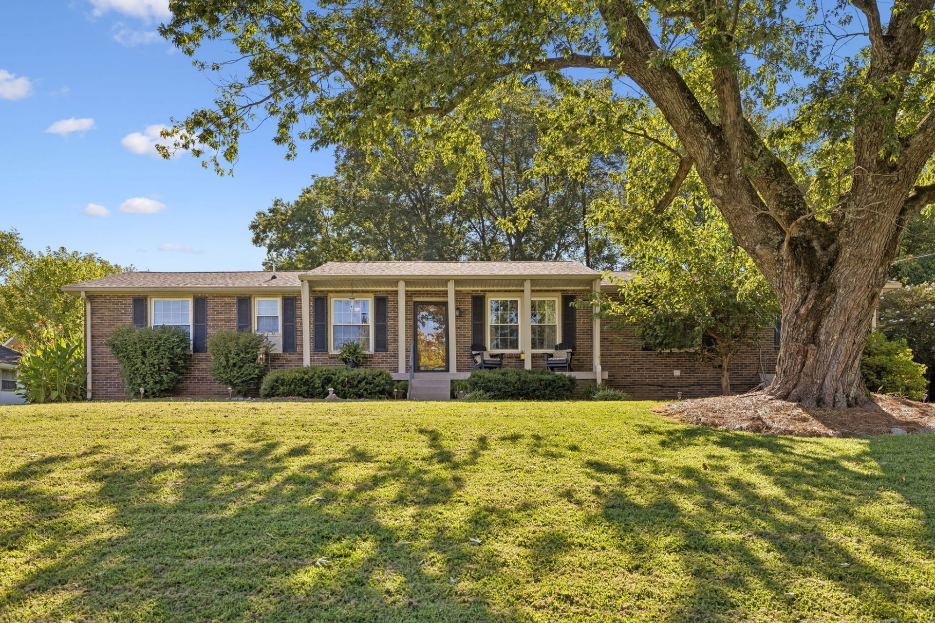 211 Edgewater Dr, Mount Juliet, TN 37122 Main Photo