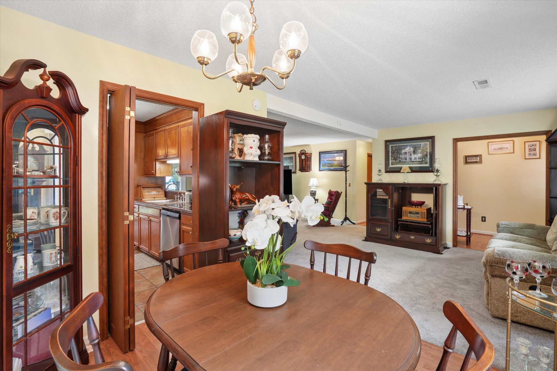 8305 Greenridge Road Photo 10