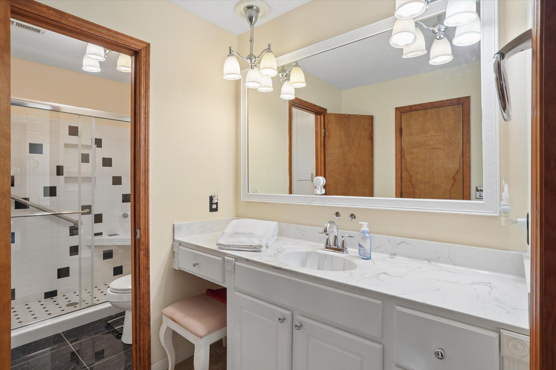 8305 Greenridge Road Photo 15