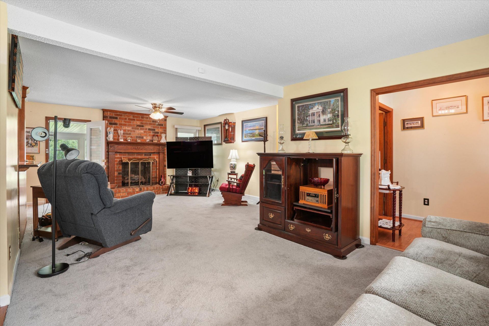 8305 Greenridge Road Photo 6