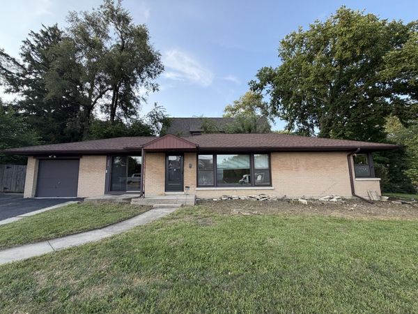 266 S Prospect Avenue, Clarendon Hills, IL 60514
