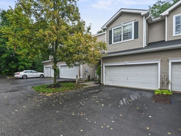 12 Cypress Ct, Clinton, NJ 08809