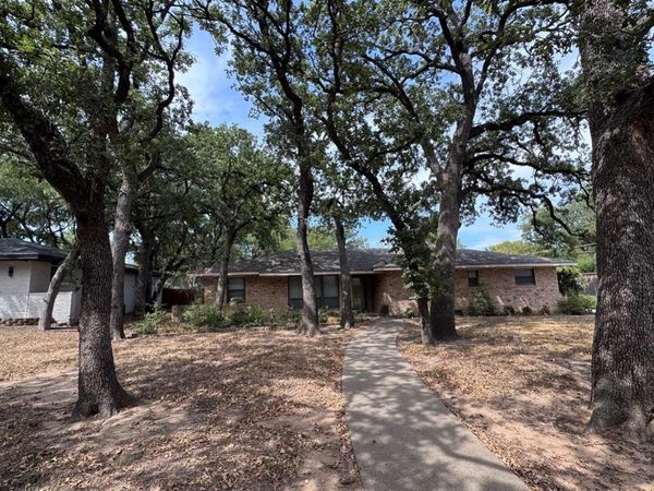 806 Sharpshire Street , Grand Prairie, TX 75050