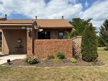 25381 Potomac Drive , Unit 6, South Lyon, Mi 48178