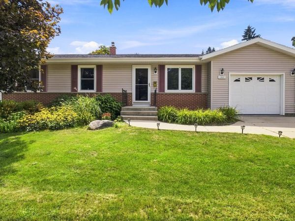 1367 Balsam PLACE, West Bend, WI 53095