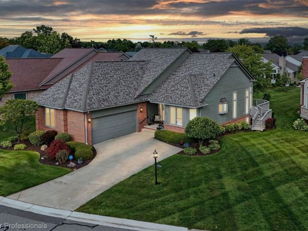57140 Copper Creek Drive W, Washington Township, Mi 48094