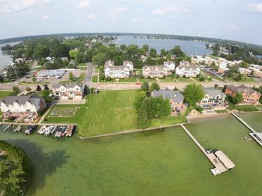 1540 Cass Lake Road , Keego Harbor, Mi 48320