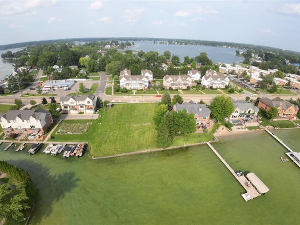 1540 Cass Lake Road , Keego Harbor, Mi 48320