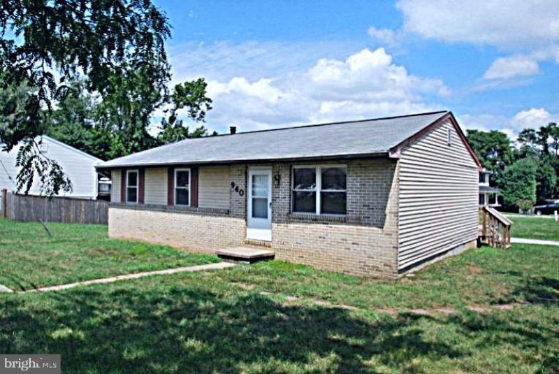 940 HAMMONDS LANE , BROOKLYN, MD 21225