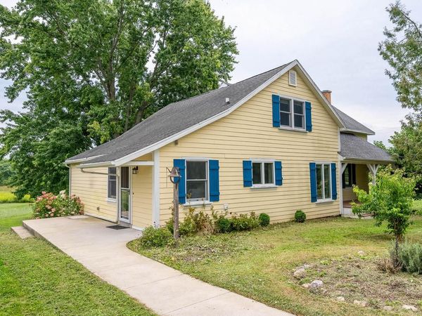 4002 W Bonniwell ROAD, Mequon, WI 53097