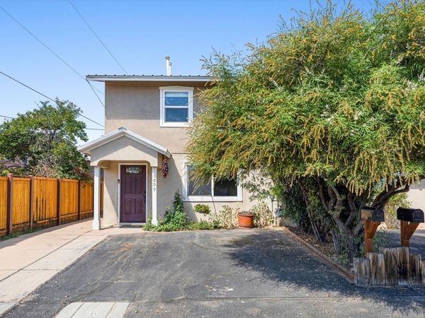 6009 Calle Nueve NW, Albuquerque, NM 87107