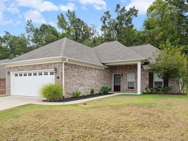 1051 Pebble Creek Dr, Oxford, MS 38655
