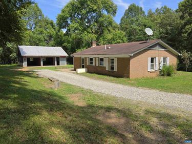 2159 GLENMORE RD , Scottsville, VA 24590