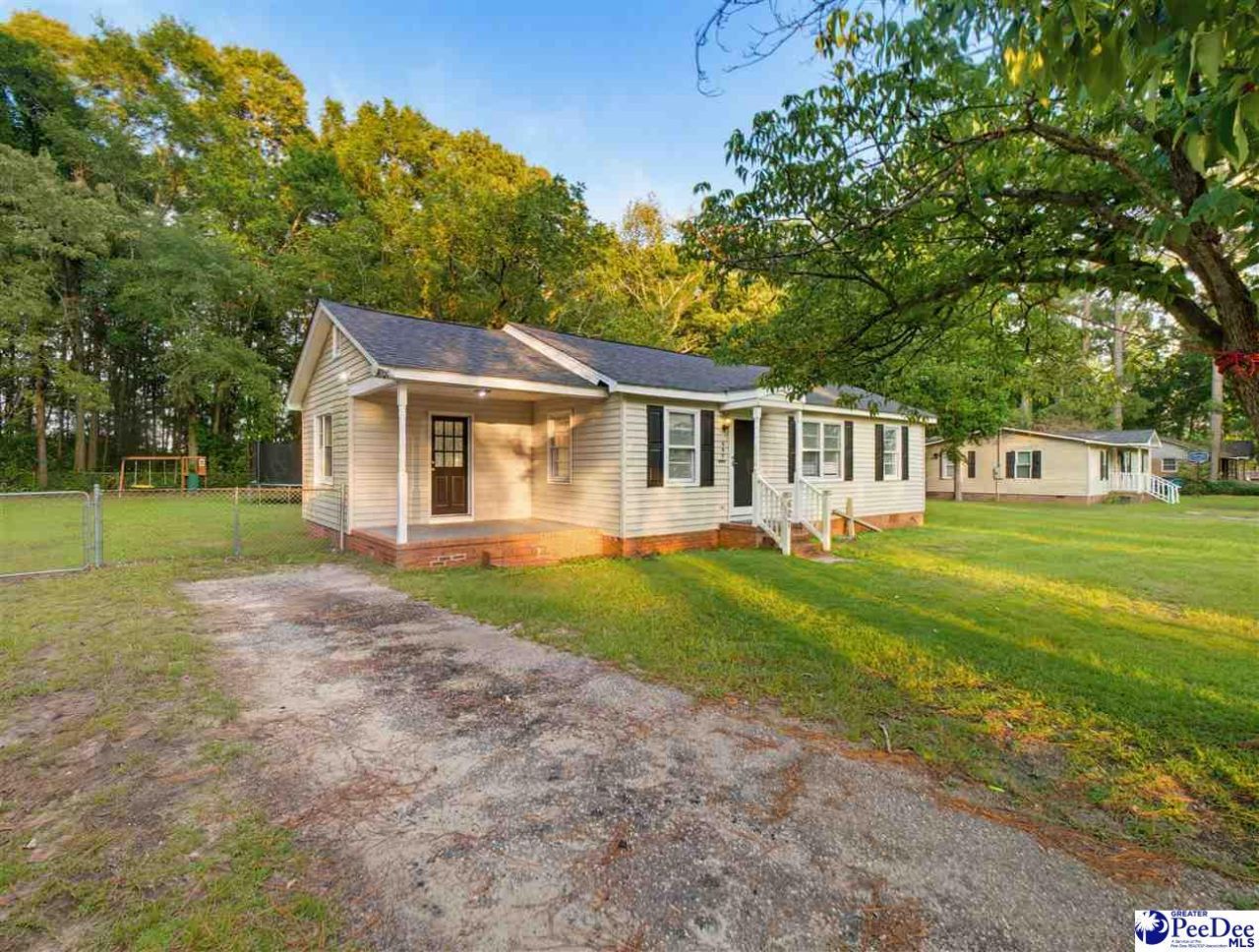 607 Smith Street Photo 4