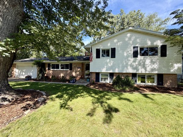 1881 Sunny Creek Street SE, Kentwood, MI 49508
