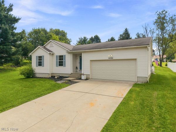 6192 Apple Street , Louisville, OH 44641