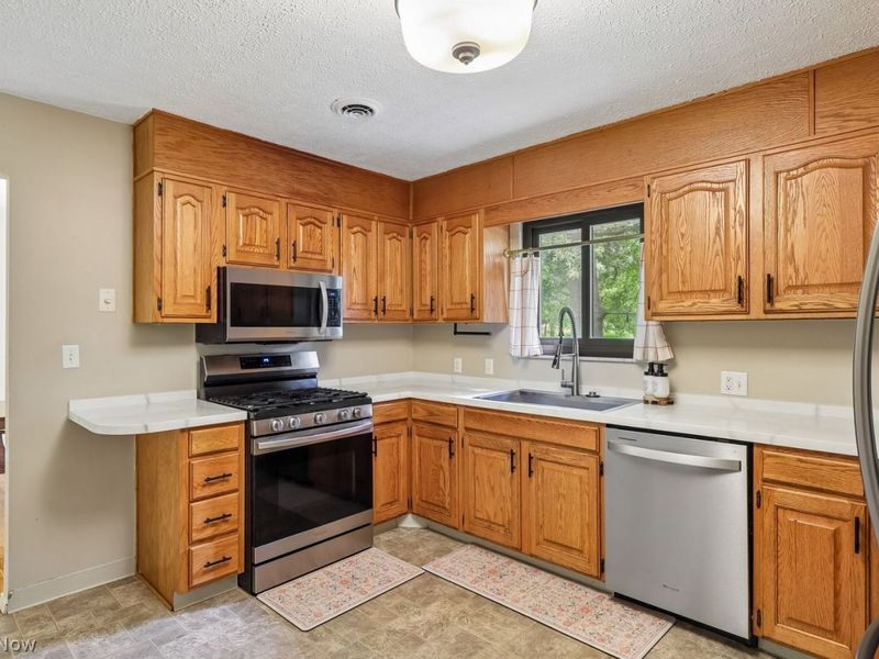 37532 Harlow Drive, Willoughby, OH 44094 Photo 4
