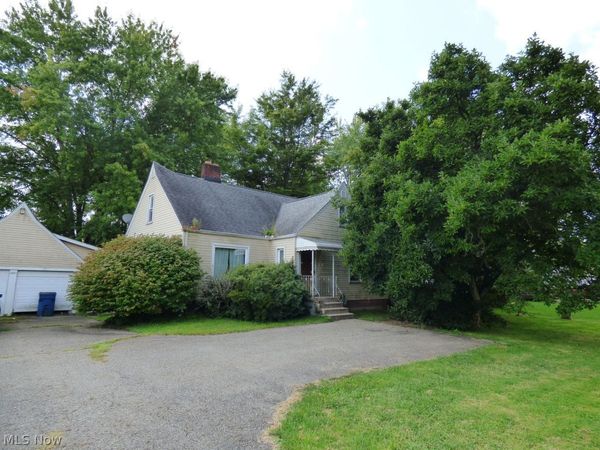1821 Salt Springs Road , Warren, OH 44481