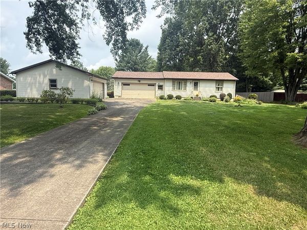5771 Merwin Chase Road , Brookfield, OH 44403