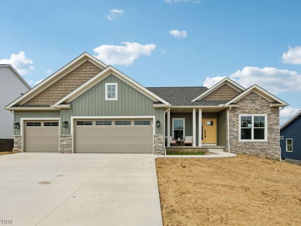 2301 Ledgestone Drive NW, Uniontown, OH 44685
