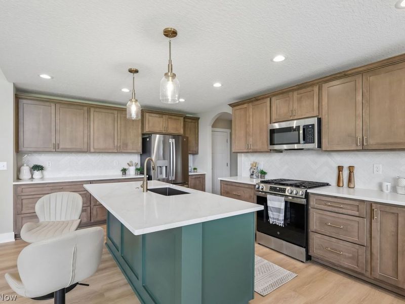 2301 Ledgestone Drive NW, Uniontown, OH 44685 Photo 14