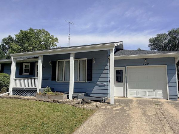 925 1st Street NW, Hampton, IA 50441