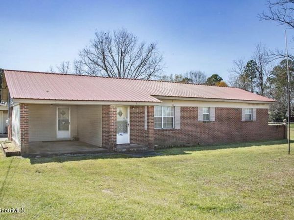2817 Cherokee Street , Waycross, GA 31503