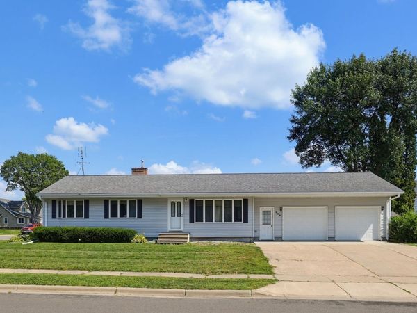 108 Park Street N, Fairfax, MN 55332