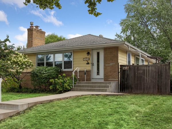 2814 Irving Avenue N, Minneapolis, MN 55411