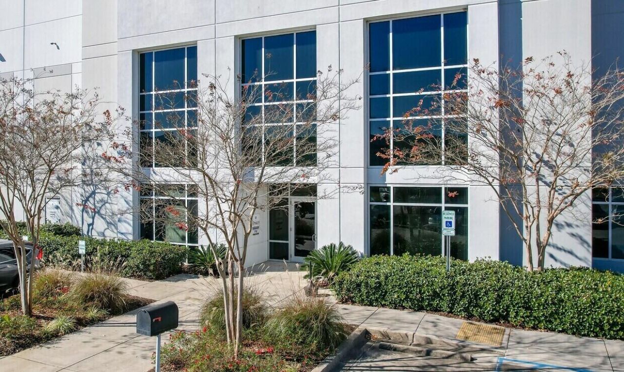 400 Trade Zone Boulevard  Photo 4