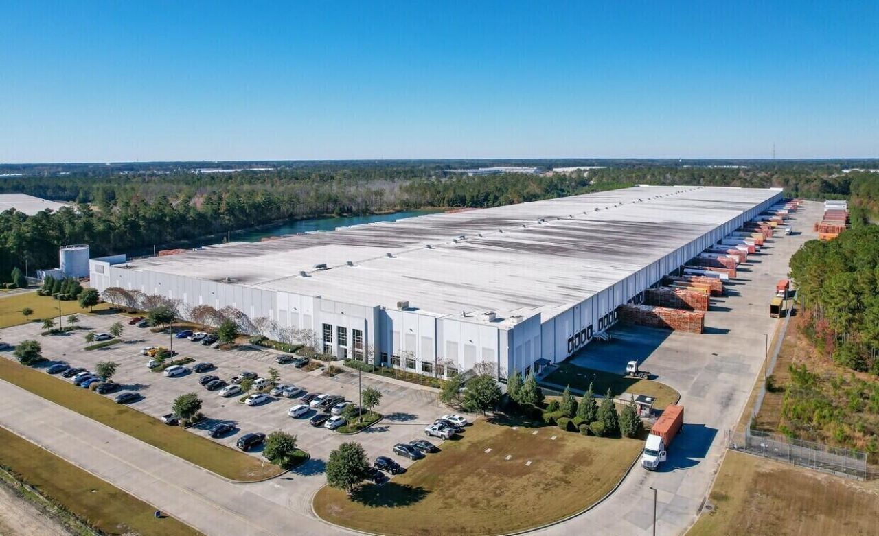 400 Trade Zone Boulevard  Photo 5
