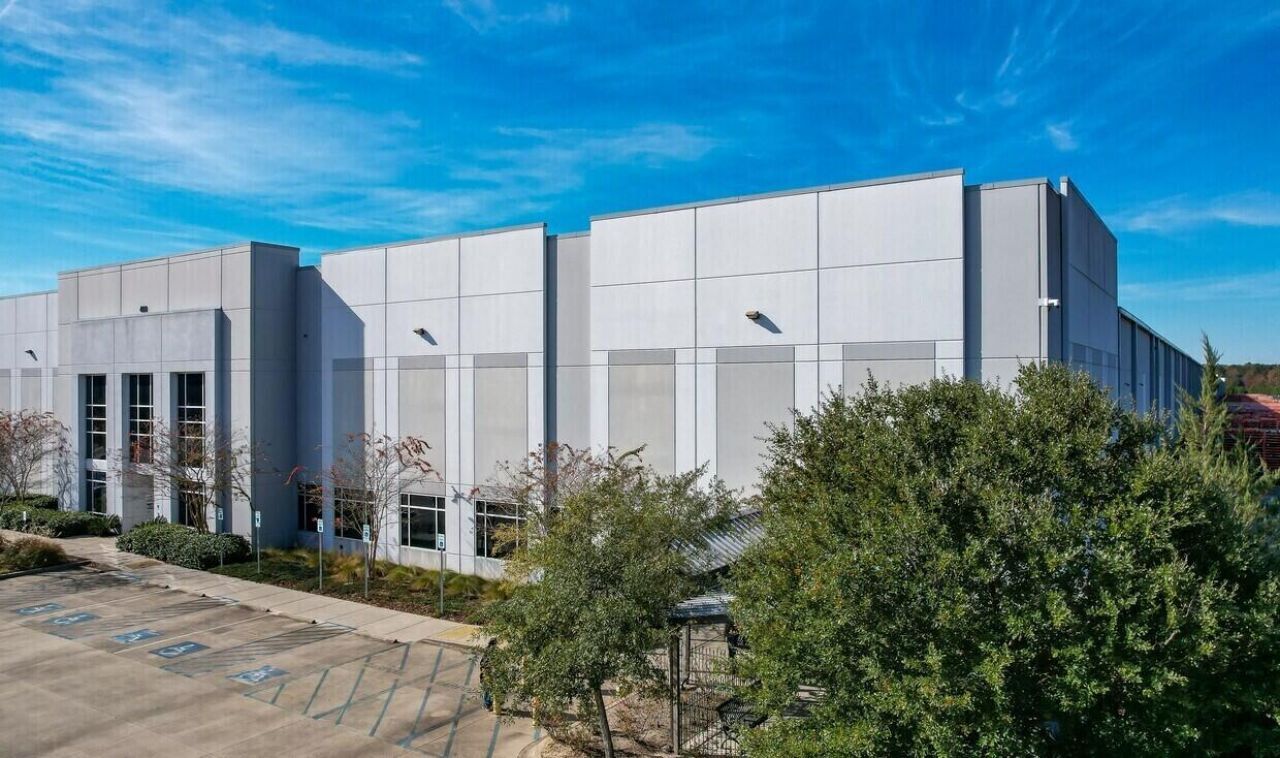 400 Trade Zone Boulevard  Photo 7