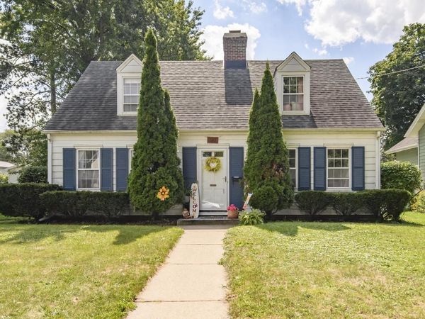 129 W Laflin AVENUE, Waukesha, WI 53186