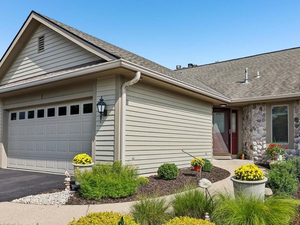 526 Oak Ridge DRIVE, Hartland, WI 53029