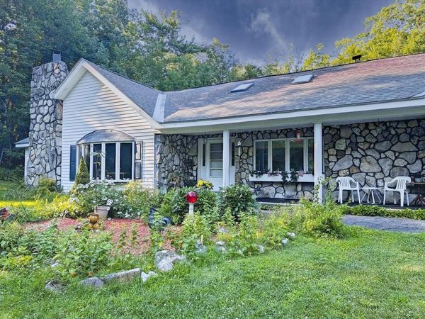 489 E Oxford Road , Oxford, ME 04270