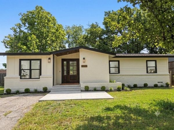 2305 Lockhart Avenue , Dallas, TX 75228