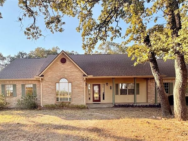 205 Woodside Court , Corsicana, TX 75109