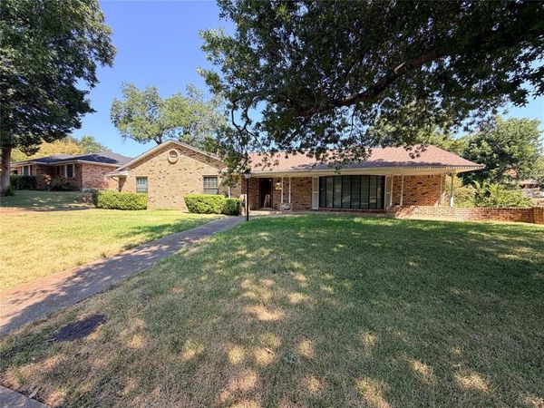 921 Medalist Drive , Dallas, TX 75232